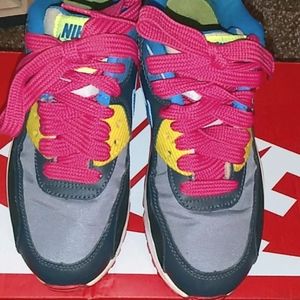 Air max 90. Size 5y or 7w